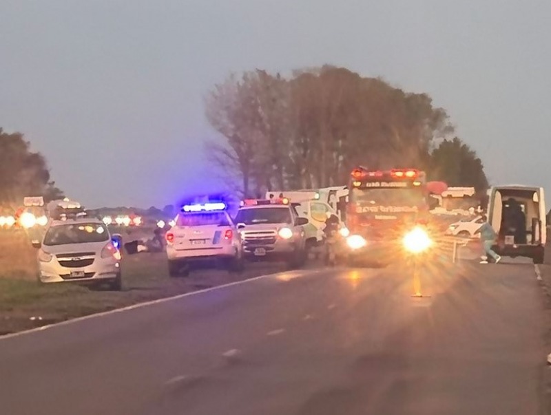 Ruta 3: fallecieron cuatro personas en un violento choque